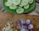 Foto langkah ke 1 dari resep Sayur Bening Timun.