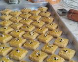 Foto langkah ke 5 dari resep (413) Melted Salted Egg Cookies.