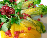 Foto del paso 2 de la receta: Ensalada de cogollos, canónigos y mango con granada