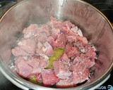 Foto del paso 1 de la receta: Cerdo con champiñones