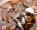 รูปขั้นตอนการทำที่ 2 ของ กุ้งผัดกระเทียม