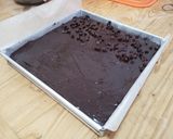 Foto langkah ke 6 dari resep Shiny Crust Fudgy Brownies.