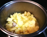 Foto del paso 3 de la receta: Guiso de patatas con carne al aroma de apio