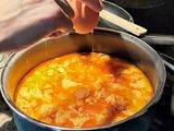 Sopa de ajo o castellana con jamón