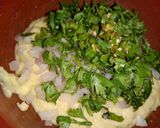 A picture of step 4 of Moong Daal Pakory.