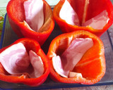 Foto del paso 6 de la receta: Pimientos morrones rellenos de tortilla