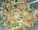Foto langkah ke 4 dari resep Kwetiau Goreng Yummy.