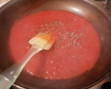 Foto del paso 2 de la receta: Tallarines en salsa de tomate y olivas sabor anchoas