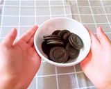 A picture of step 1 of Oreo Ice cream.