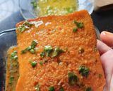 चीझ गार्लिक ऑम्लेट टोस्ट (Omelette toast recipe in Marathi) रेसिपी स्टेप 4 फोटो 