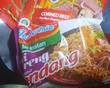 Foto langkah ke 2 dari resep Martabak telur isirendang indomie renyah di luar lembut di dalam.