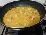 Pollo a la mostaza con verduras y salsa blanca