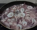 Foto langkah ke 2 dari resep Cumi Asam Manis Saus Tiram.