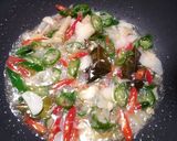 Foto langkah ke 3 dari resep Ikan bumbu iris.