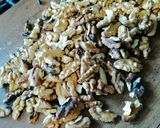 Pas rețetă Prăjitură cu blat de cacao, blat de nucă și cremă de vanilie 4 fotografie