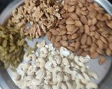 ड्रायफ्रुट लाडू (Dryfrut Ladoo Recipe In Marathi) रेसिपी स्टेप 1 फोटो 