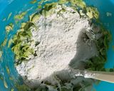 Foto del paso 3 de la receta: Buñuelos de lechuga 🥬 😍
