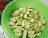 Foto langkah ke 1 dari resep Oseng terong sambal terasi.