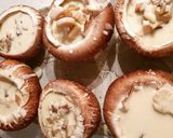 Une image de l'étape 6 de Champignons farcis à l'ail et au camembert 🍄🧄.