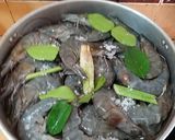 รูปขั้นตอนการทำที่ 1 ของ กุ้งอบสมุนไพร