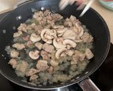 Foto del paso 2 de la receta: Canelones de pollo y champiñones al curry