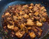 รูปขั้นตอนการทำที่ 14 ของ ไก่ผัดน้ำมันพริกเหล่ากันมา Laoganma