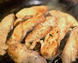 Foto del paso 5 de la receta: Pechugas grille con salteado de hongos y puerros al vino blanco