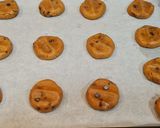 A picture of step 4 of Lotus Cream and Chocolate Chip Cookies.