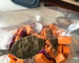 Édesburgonya sült lila hagymával recept fázis 4 fotója