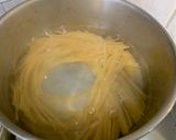 A picture of step 3 of Salmon and Spinach Pasta with White Sauce.