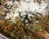 Foto del paso 3 de la receta: Budín de verduras ralladas con relleno de queso y claras batidas