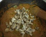 A picture of step 7 of Mushroom Shimla Matar.