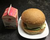 Hình bước làm 6 của món Bánh mì tròn kẹp thịt. Bữa sáng thứ 4.