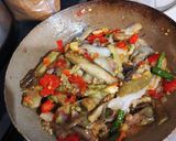 Foto langkah ke 5 dari resep Tumis Terong Pedas.