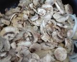 Foto del paso 4 de la receta: Piernas y muslos de pollo con rajas