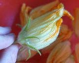 Foto del passaggio 1 della ricetta Fiori di zucca