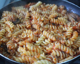 Foto del paso 3 de la receta: Espirales con queso y carne