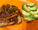 Foto del paso 3 de la receta: Sándwich vegetariano! Con palta, morrón, zanahoria, zucchini y brócoli 🥦