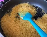A picture of step 1 of Vermicelli mint upma.
