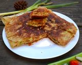 Foto langkah ke 8 dari resep Martabak Telur Kornet Kulit Lumpia Pedas.