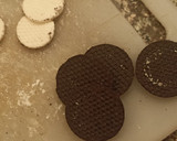 Foto del paso 2 de la receta: Huevo de Pascua oreo con cáscara rellena de dulce de leche