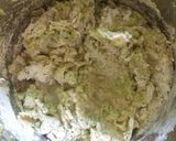 खमंग काकडीचे थालीपीठ (khamang kakdiche thalipeeth recipe in marathi) रेसिपी स्टेप 3 फोटो 