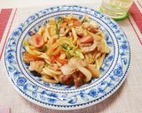 A picture of step 10 of Japanese-Style Stir-Fried Udon with Pork.