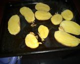 Foto del paso 1 de la receta: Papas rellenas con choclo y queso