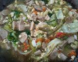 Foto langkah ke 5 dari resep Sawi Putih Orak Arik Telur Pentol Simpel.