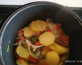 Foto del paso 1 de la receta: Patatas guisadas con all-i-oli, cebolla y pimientos en olla GM
