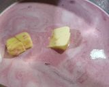 Foto del passaggio 2 della ricetta Gnocchi alla Romana alla barbabietola con crema di pecorino, speck croccante e salicornia