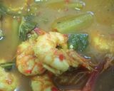 รูปขั้นตอนการทำที่ 5 ของ แกงส้มกุ้งผักบุ้งมะเขือ
