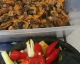 Foto langkah ke 2 dari resep Tumis Kerang Saus Tiram.