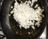 Foto del paso 2 de la receta: Solomillo de pollo con salsa al curry, espárragos trigueros y huevo cocido